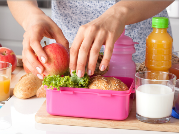 Directrices de la OMS: Promover una alimentación saludable entre la población infantil