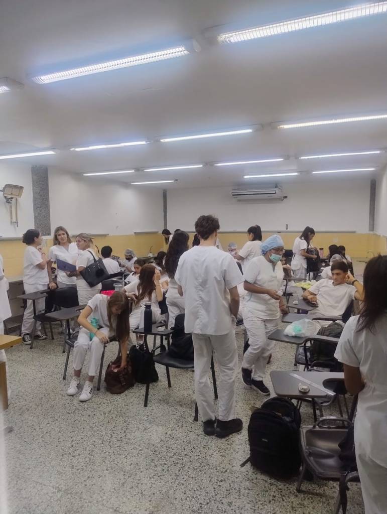 Ingreso 2026 en la FOLP-UNLP: 740 alumnos cursan la materia Introducción a la Odontología