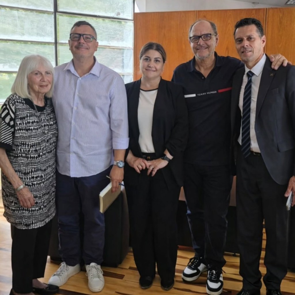 Representantes del laboratorio Sidus visitaron la Facultad de Odontología
