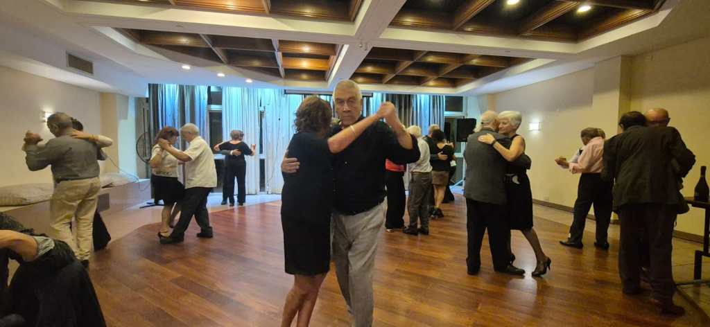 Noche de baile y solidaridad: así se vivió la milonga en el Centro Bioquímico